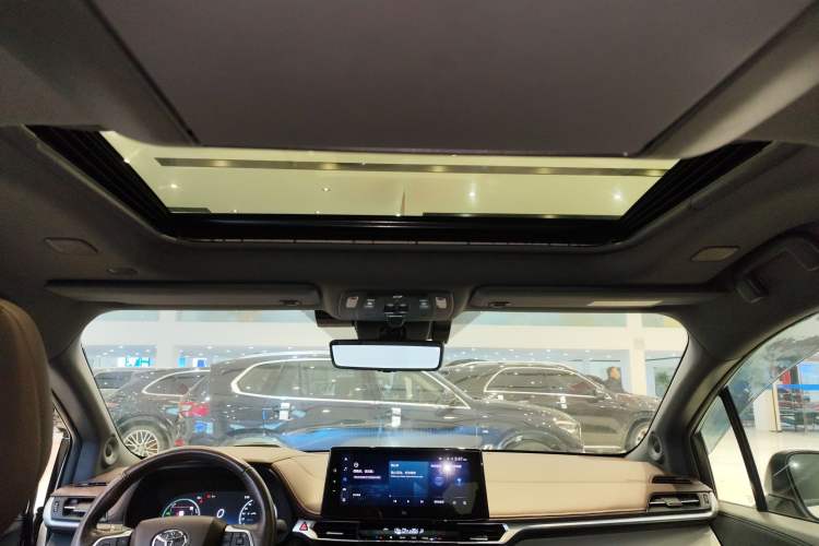 Used Toyota Granvia 2023 2.5L Hybrid Flagship VIP Edition