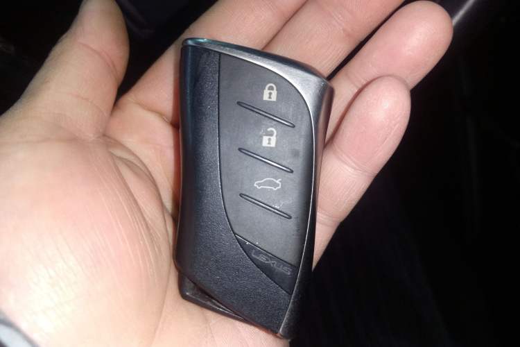 Used Lexus ES 2018 260 Excellence Edition China VI Standard
