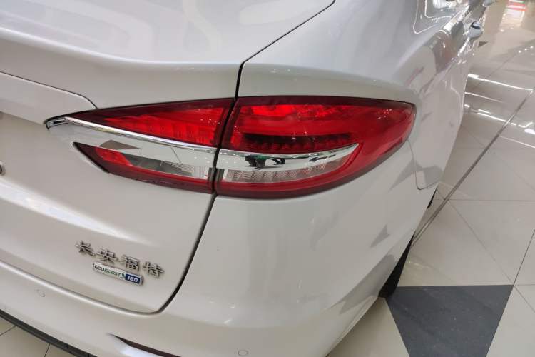 Used Ford Mondeo 2018 EcoBoost 180 Smart Control Fashion Model China VI Standard
