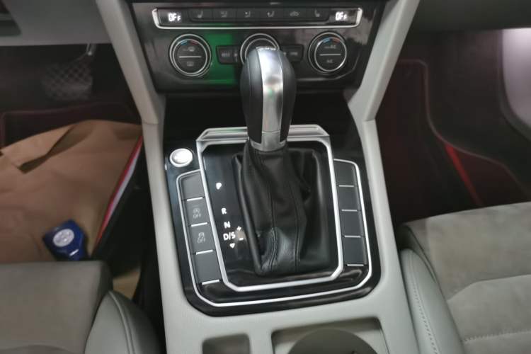 Used Volkswagen Magotan 2017 330TSI DSG Luxury Model
