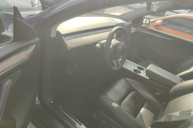 Used Tesla Model Y 2021 Long-Range All-Wheel-Drive Version 3D7
