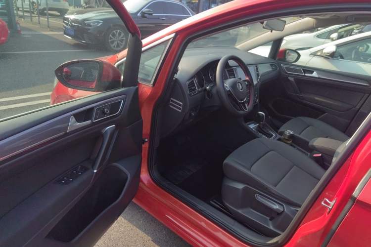 Used Volkswagen Golf Sportsvan 2016 230TSI Automatic Trend Edition
