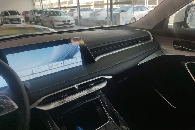 Used Venucia V DD-i 2025 Orca 150km Comfort Edition
