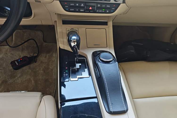 Used Lexus ES 2014 300h Elite Edition