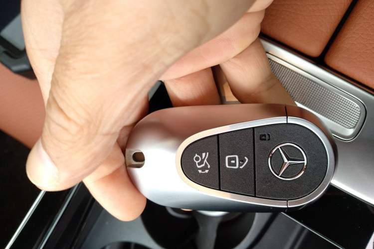 Used Mercedes-Benz GLC 2024 GLC 260 L 4MATIC Luxury Model 5 Seats
