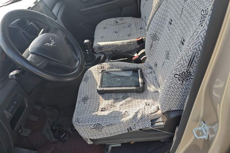 Used Wuling Hongguang V 2019 1.5L Jingqu Edition Sealed-Window Vehicle China VI LAR
