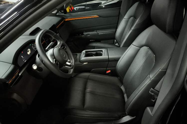 Used Zeekr 7X 2025 100 kWh Long-Range Rear-Wheel Drive with Intelligent Driving Features
