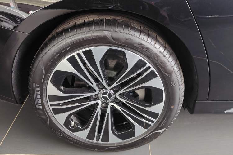 Used Mercedes-Benz E-Class 2025 Facelift E 300 L Luxury Edition
