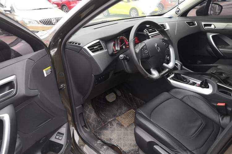 Used  6 2014 1.6T Elegant Version THP160
