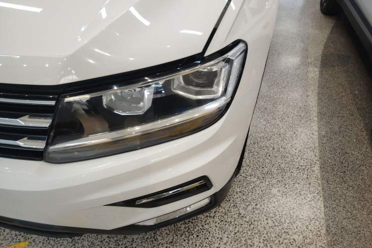 Used Volkswagen Tiguan L 2019 Revised 330TSI Automatic Two-Wheel Drive Smart & Luxury Edition China VI Standard
