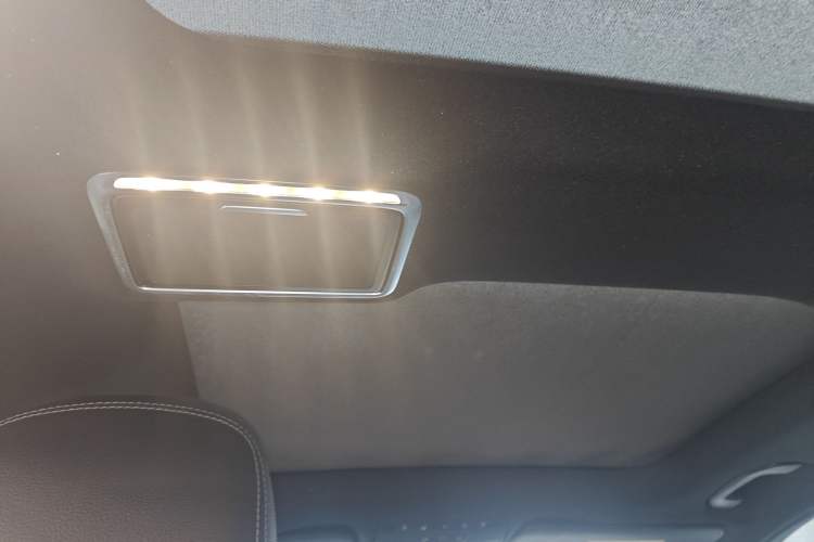 Used Mercedes-Benz GLC 2019 Facelift GLC 260 L 4MATIC Luxury Model
