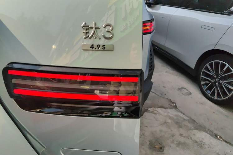 Used  Titanium 3 2025 501KM All-Wheel Drive Intelligent Driving Ultra Version
