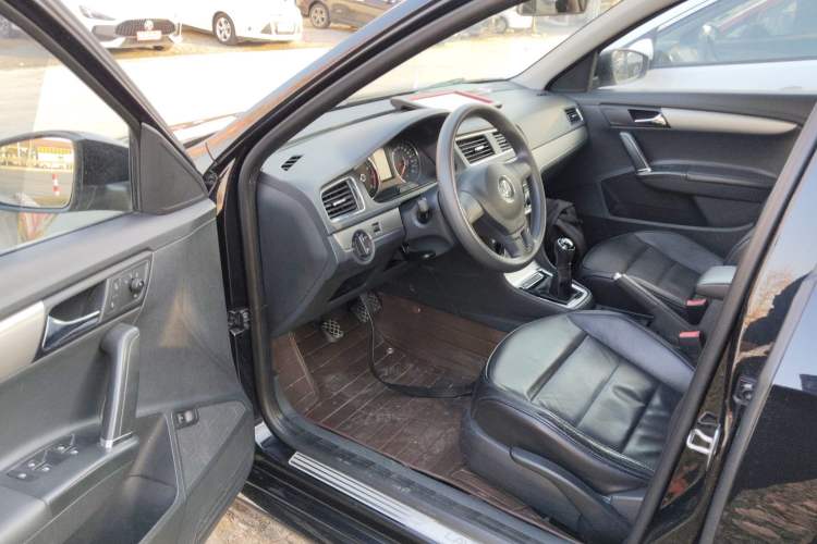 Used Volkswagen Lavida 2013 Restyled Classic 1.6L Manual Comfort Edition