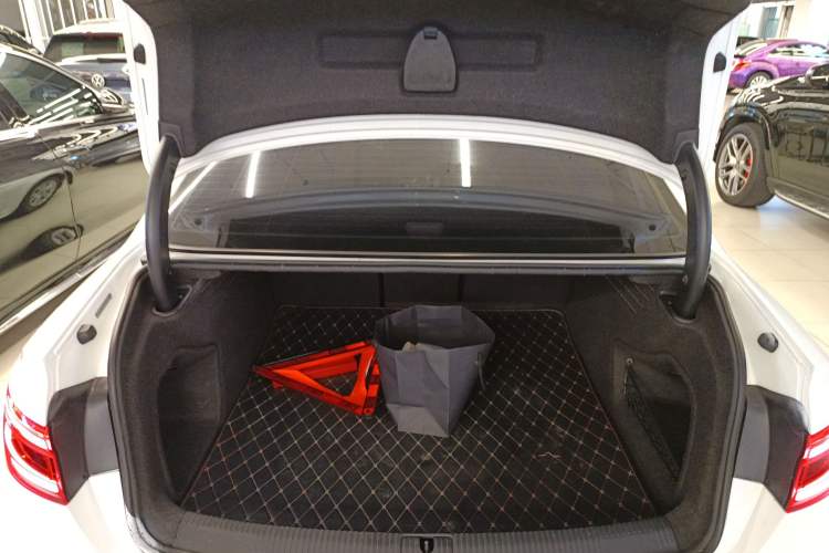 Used Audi A4L 2017 40 TFSI Ambition Edition
