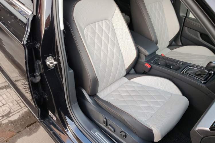 Used Volkswagen Magotan 2023 2 Million Units Commemorative Edition 330TSI DSG Luxury Version
