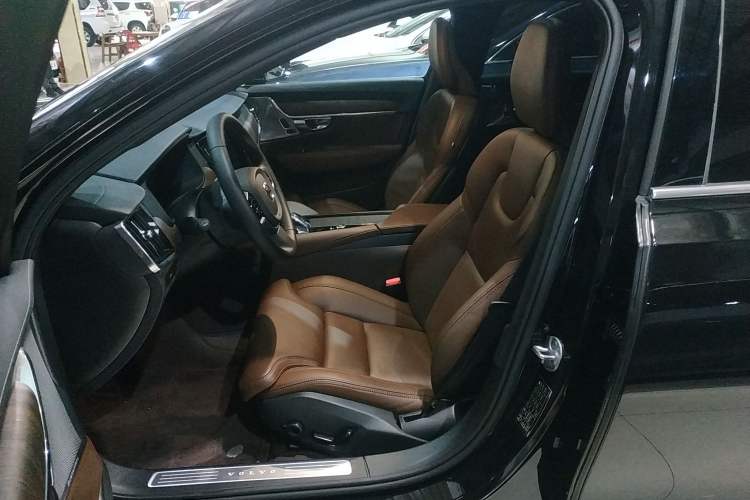 Used Volvo S90 2025 B5 Zhiya Luxury Edition
