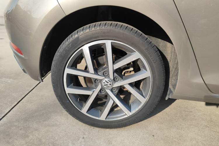 Used Volkswagen Golf 2018 230TSI Automatic Luxury Version
