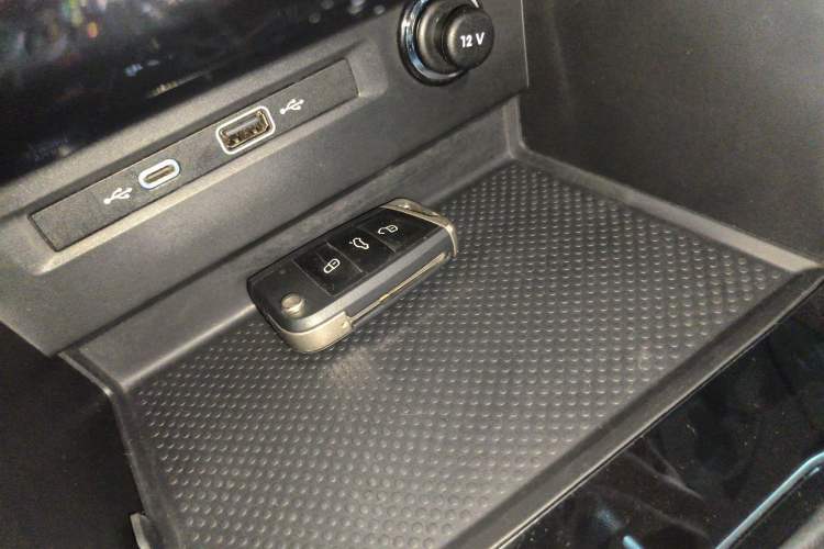 Used Volkswagen Tiguan L 2022 330TSI Automatic Two-Wheel Drive R-Line Enhanced Edition
