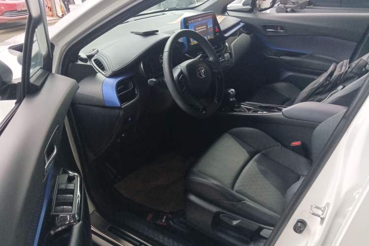 Used Toyota IZOA 2020 2.0L Yichi Version
