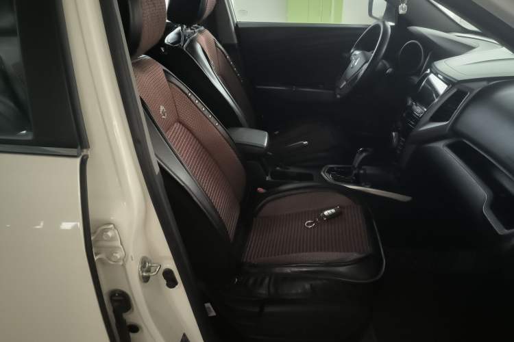 Used SsangYong Tivolan 2015 1.6L Automatic Two-Wheel Drive ZhiShang Edition