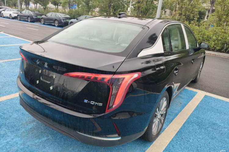 Used Hongqi E-QM5 2024 450km Range Commuter Version
