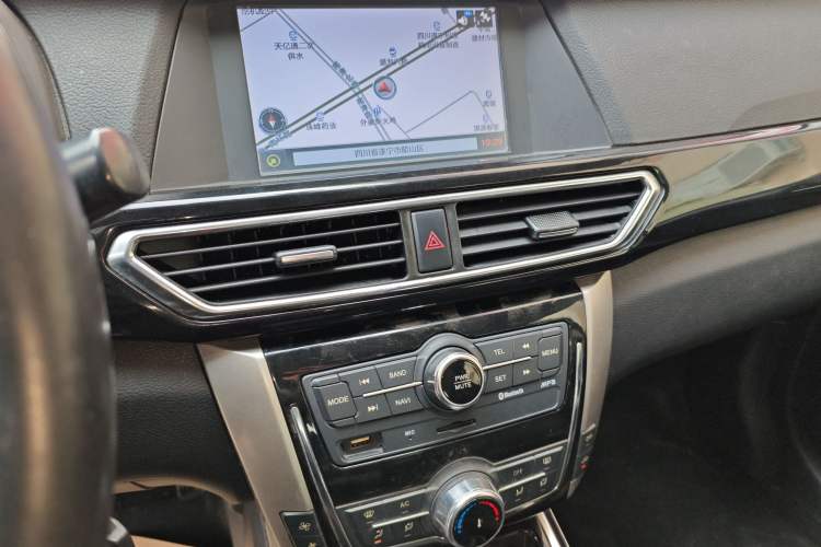 Used Zotye Domy X5 2016 1.5T Manual Luxury 7-Seater China V Emission Standard
