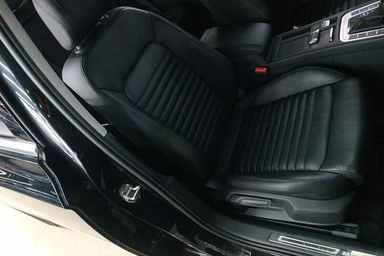 Used Volkswagen Magotan 2017 280TSI DSG Comfort Model
