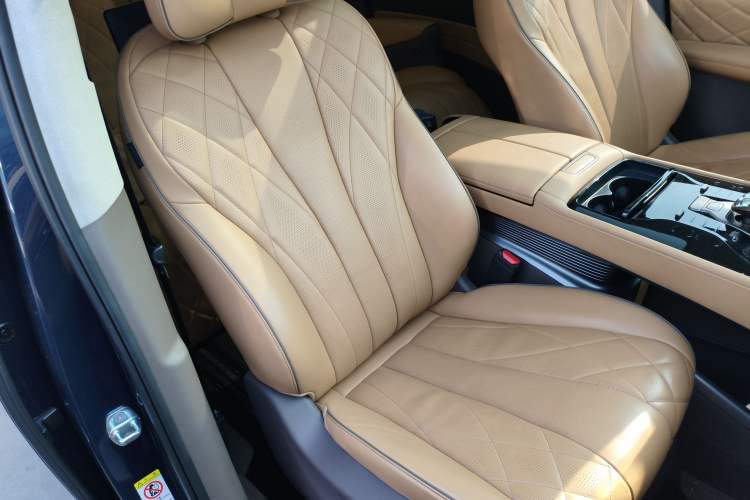 Used Denza D9 2022 DM-i 970 Four-Wheel Drive Flagship Model
