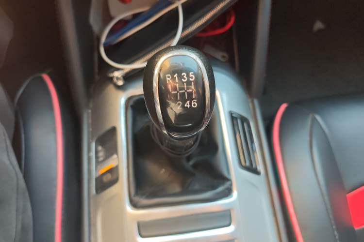 Used Changan CS55 2018 1.5T Manual Colorful Model China V Standard
