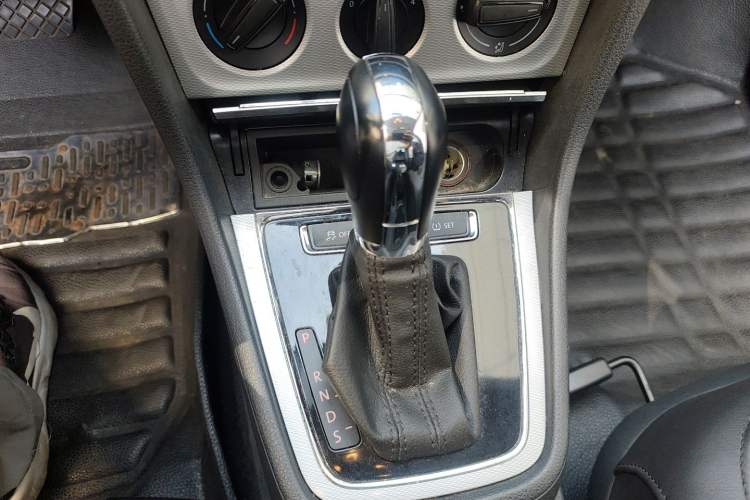 Used Volkswagen Gran Lavida 2013 1.6L Automatic Comfort Model
