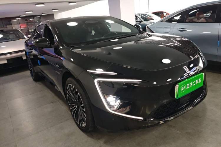 Used  12 2025 Ultra Extended-Range Edition