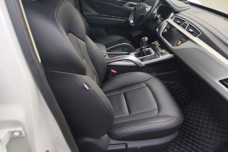 Used Geely Auto Emgrand X7 Sport 2016 2.0L Manual Smart Connect Version
