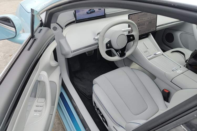 Used Hima Luxeed S7 2025 855 km Max
