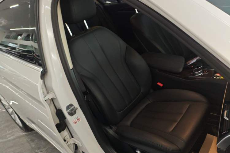 Used BMW 5 Series 2019 Facelifted 525Li Luxury Package