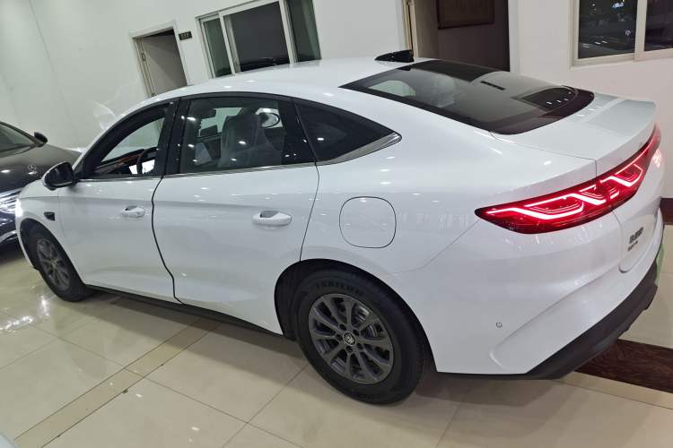 Used BYD Qin L 2025 DM-i Smart Drive 80KM Leading Model
