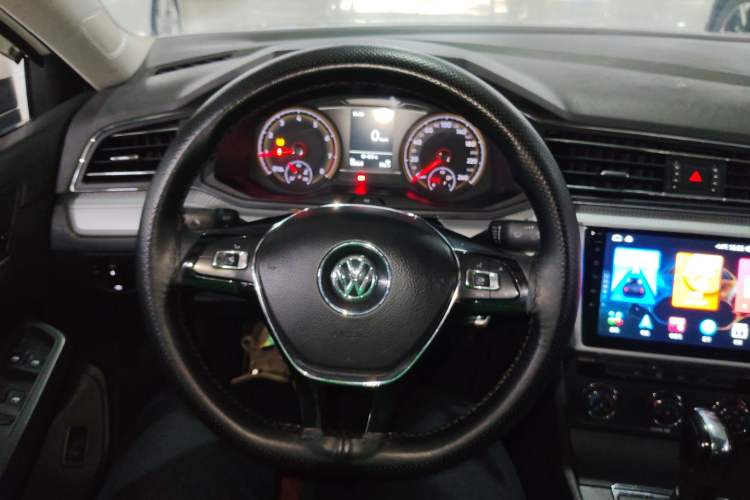 Used Volkswagen Lamando 2019 230TSI DSG Fashion Edition China VI
