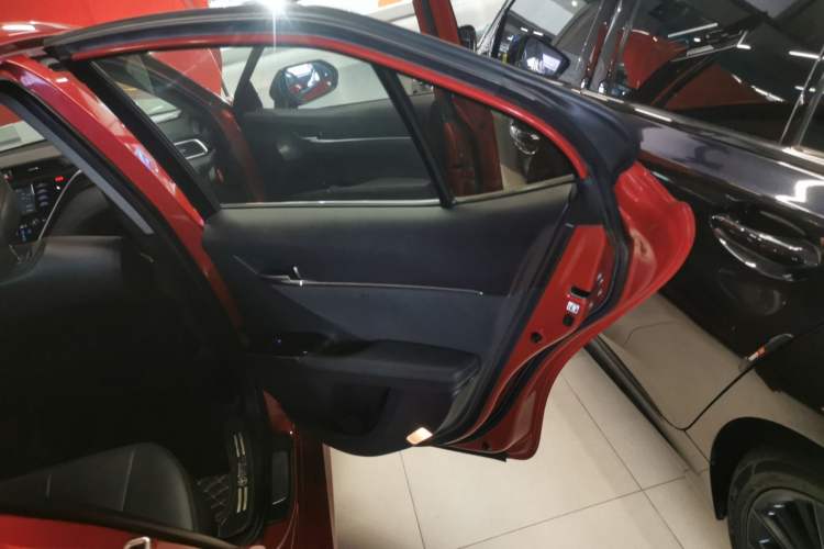 Used Toyota Camry 2018 2.0G Luxury Edition
