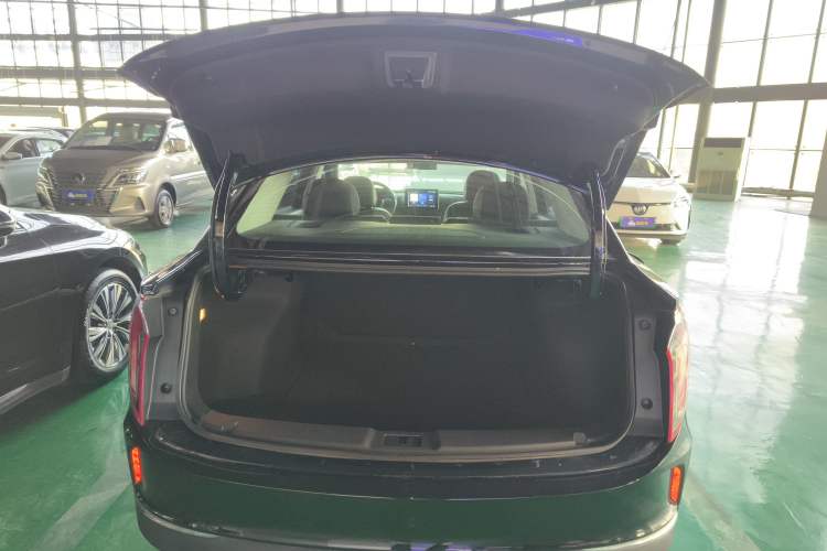 Used Hongqi E-QM5 2022 431 km Charge & Enjoy Edition