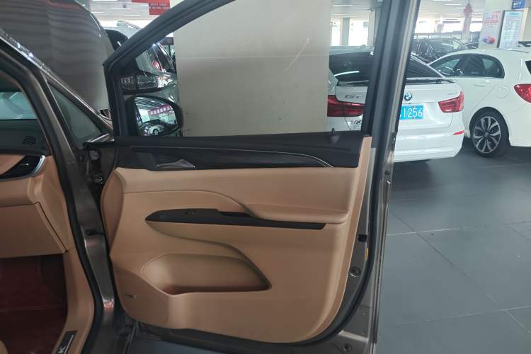 Used Buick GL8 2021 ES Land Cruiser 653T Flagship Model
