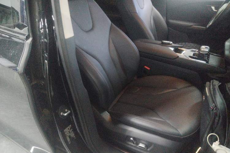 Used Hongqi E-QM5 2022 431 km Charge & Enjoy Edition
