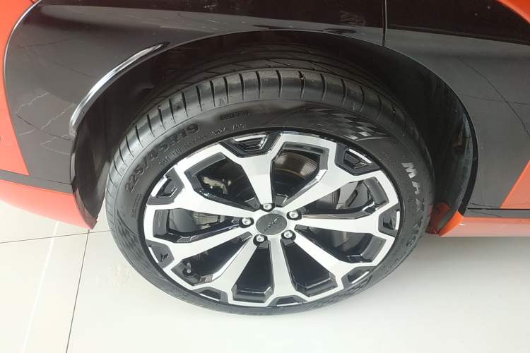 Used AION V 2024 Aion Tyrannosaurus 650 LiDAR Edition
