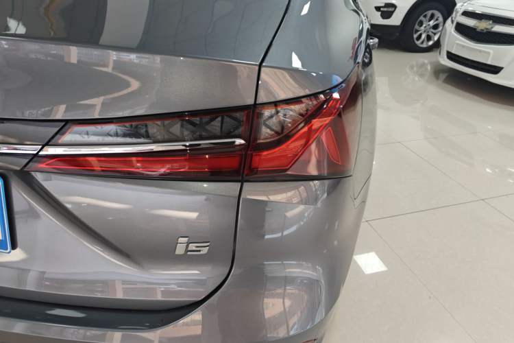 Used Roewe i5 2023 1.5L Manual Comfort Edition
