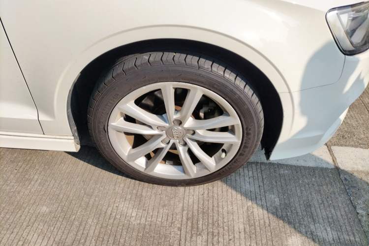 Used Audi A3 2014 Limousine 40 TFSI S line Comfort Model