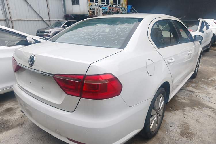 Used Volkswagen Lavida 2013 Restyled Classic 1.6L Manual Comfort Edition
