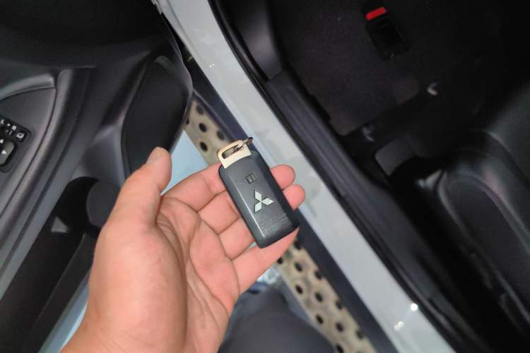 Used Mitsubishi Outlander 2017 2.0L Two-Wheel Drive Glory Edition 5 Seats
