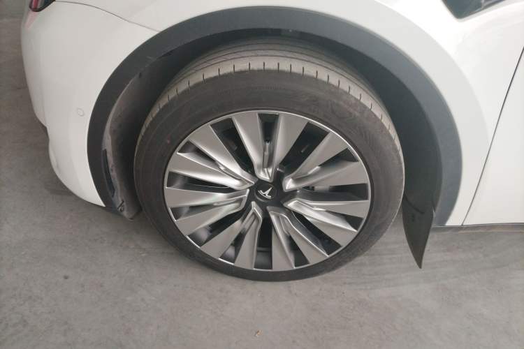 Used Tesla Model Y 2023 Rear-Wheel-Drive Version
