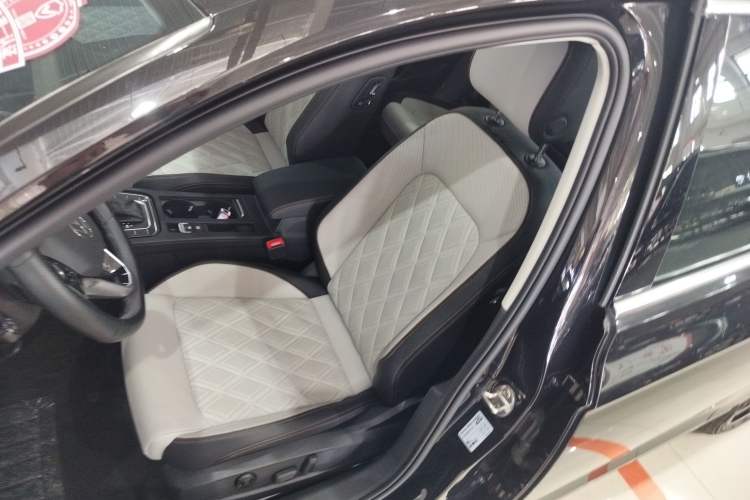 Used Volkswagen Magotan 2023 2 Million Units Commemorative Edition 330TSI DSG Luxury Version