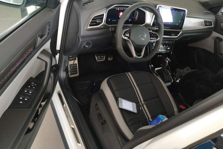 Used Volkswagen T-ROC 2025 300TSI DSG Two-Wheel Drive Chen Guang Edition
