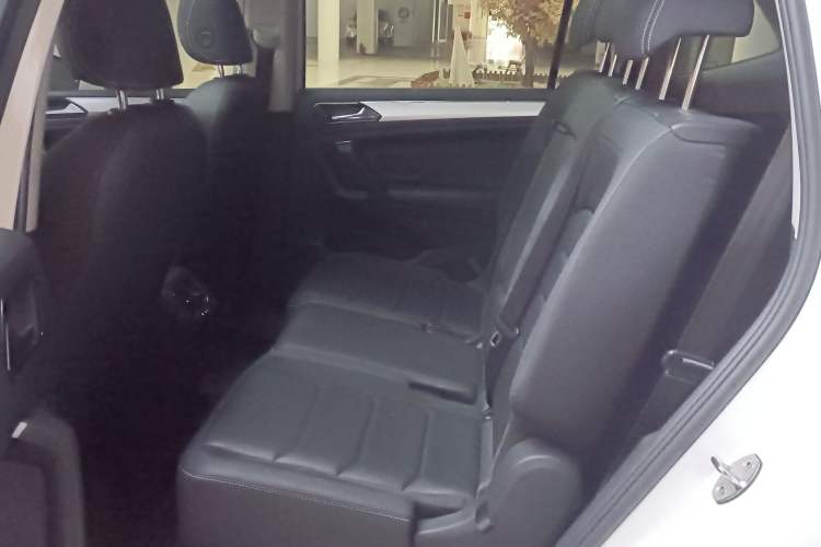 Used Volkswagen Tiguan L 2019 380TSI Automatic All-Wheel Drive Luxury Edition with 7 Seats China VI Standard
