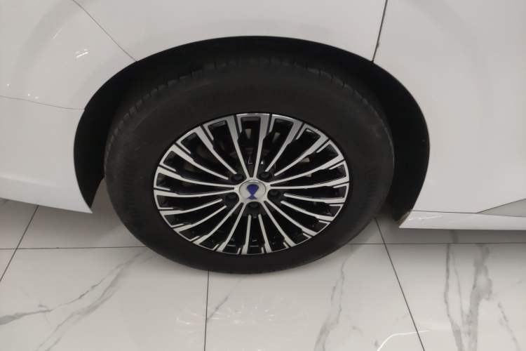 Used Denza D9 2024 DM-i 980 Four-Wheel Drive Prestige Model
